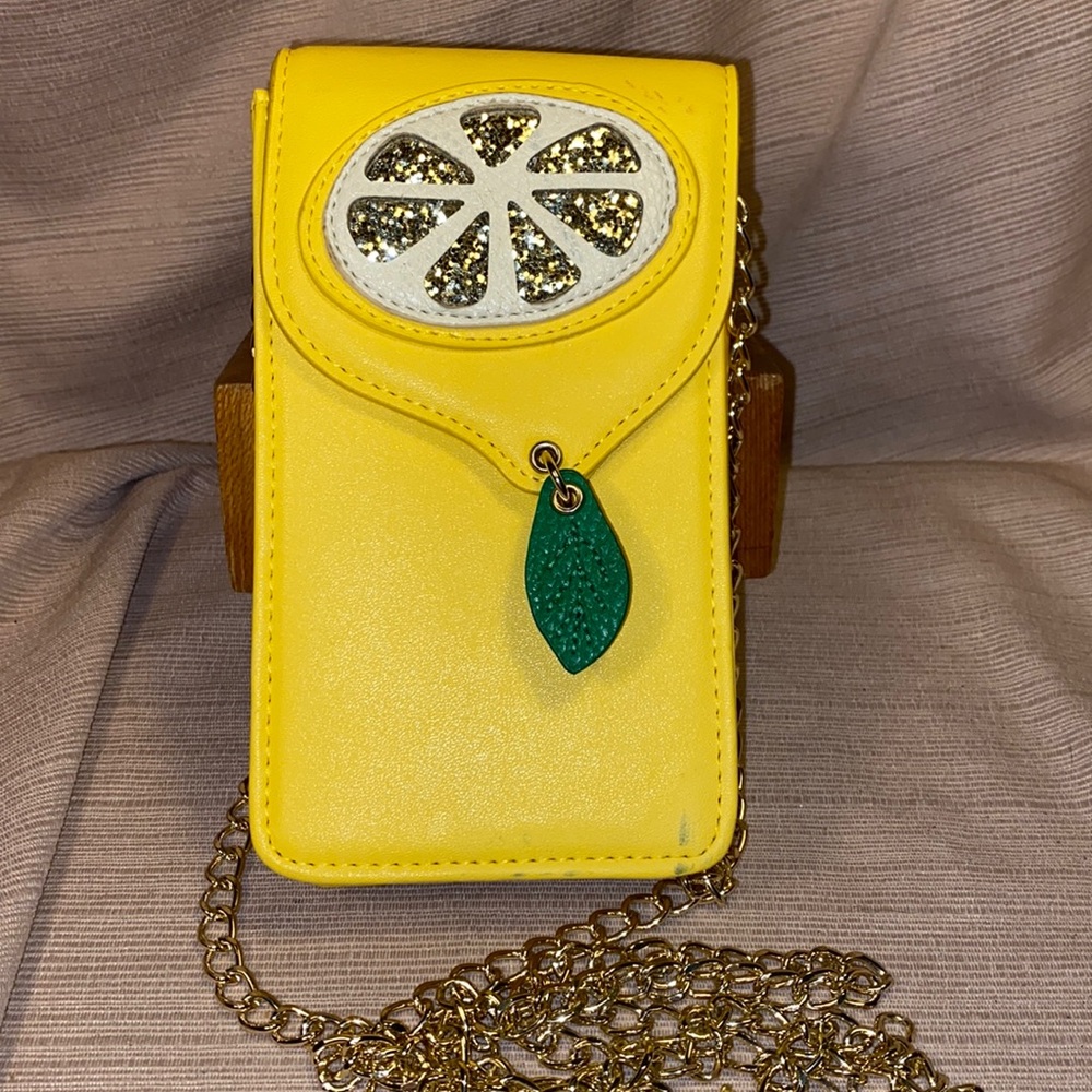 NWOT Lemon cell phone/wallet w/gold colored chain